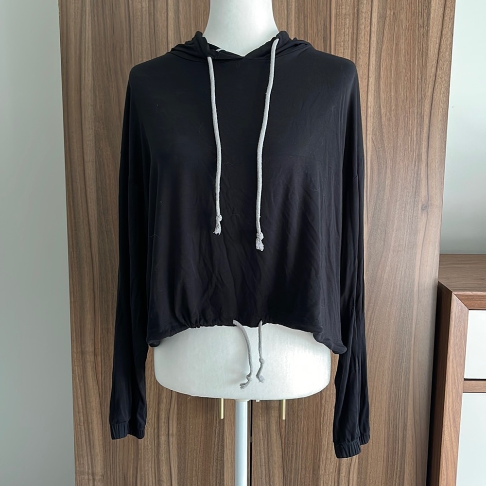 Lightweight cropped hoodie